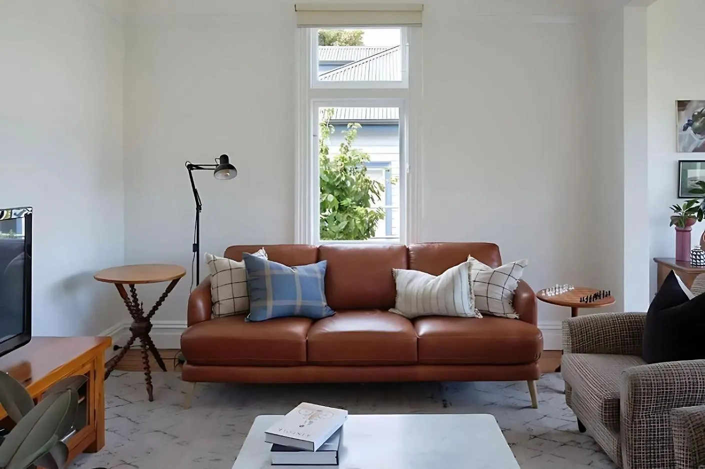 Sunny Spacious Three Bedroom Apartment With Views Hobart