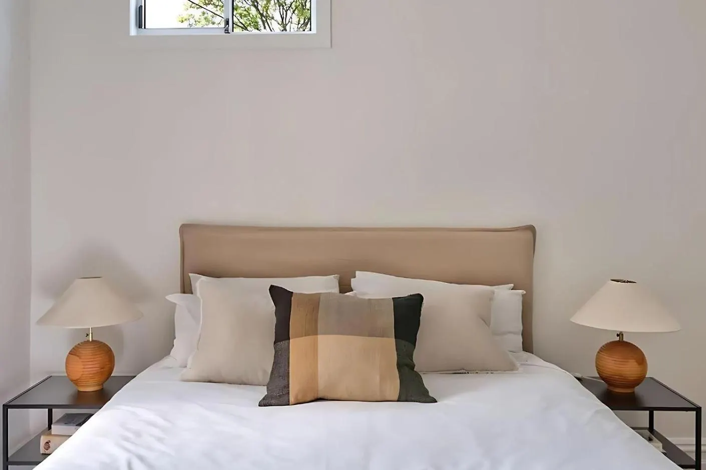 Sunny Spacious Three Bedroom Apartment With Views Hobart Australia