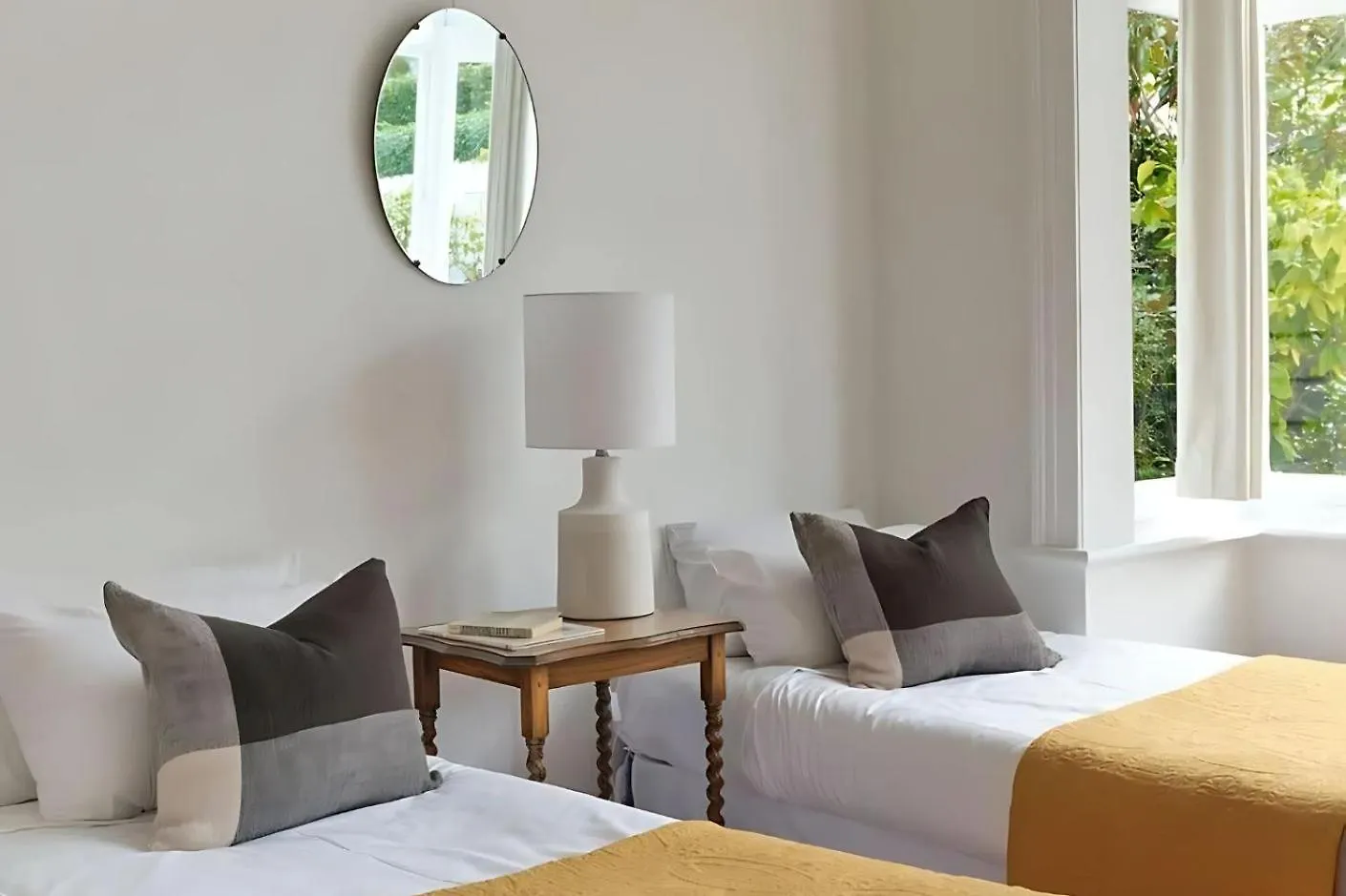 Sunny Spacious Three Bedroom Apartment With Views Hobart Australia