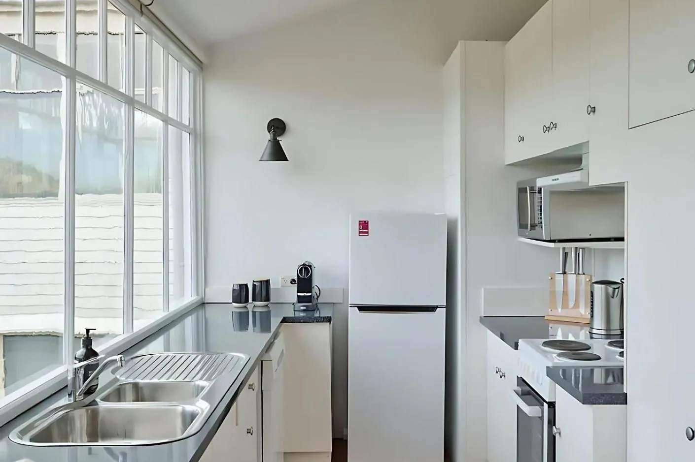 Sunny Spacious Three Bedroom Apartment With Views Hobart Australia