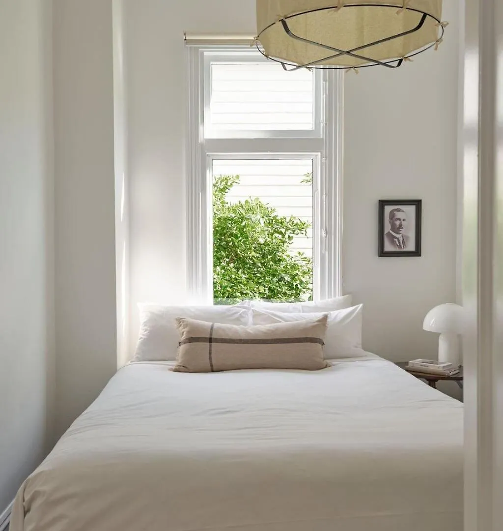 Sunny Spacious Three Bedroom Apartment With Views Hobart