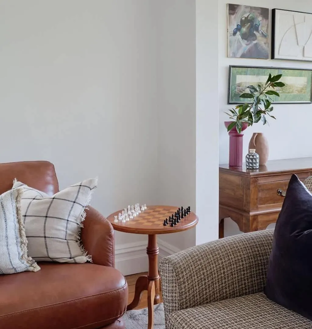 Sunny Spacious Three Bedroom Apartment With Views Hobart 0*,